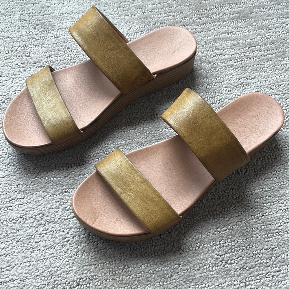 TJ Maxx size 6 big soul sandals